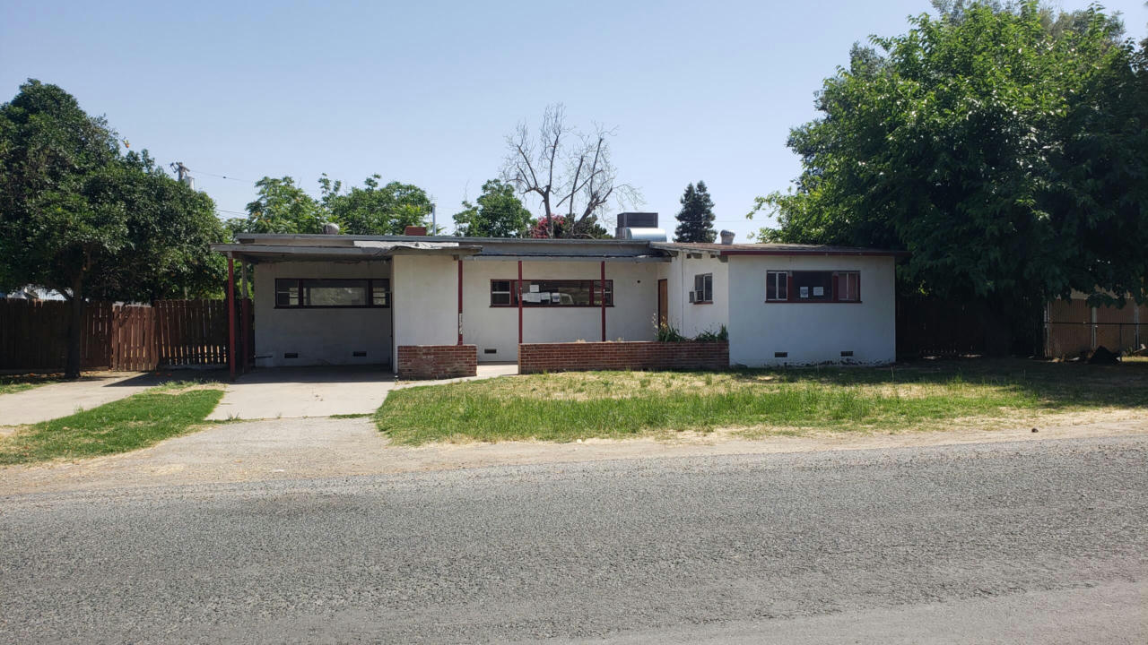 1561 CLARE AVE, PORTERVILLE, CA 93257, photo 1 of 11